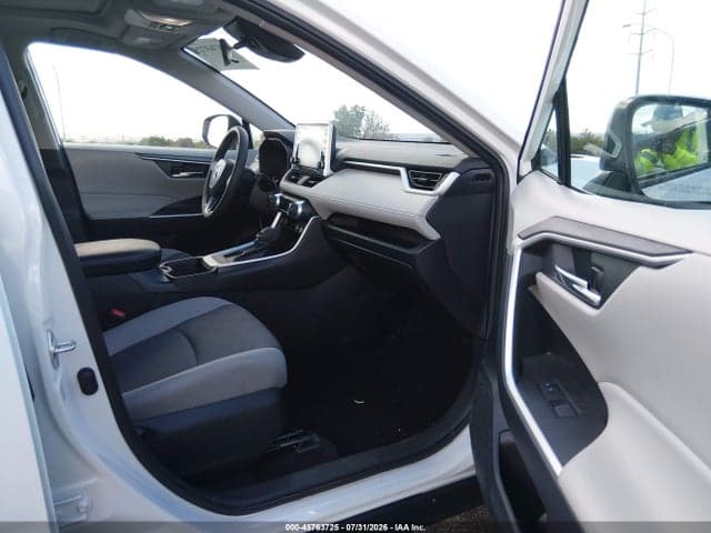 2022 TOYOTA RAV4 XLE 5