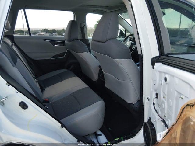 2022 TOYOTA RAV4 XLE 8