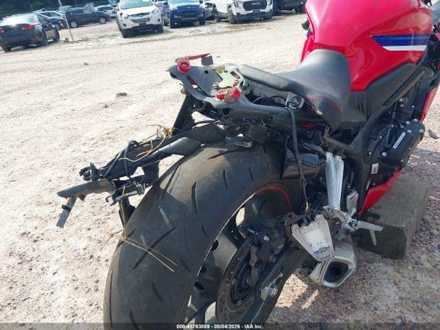 2025 HONDA CBR650 R 17