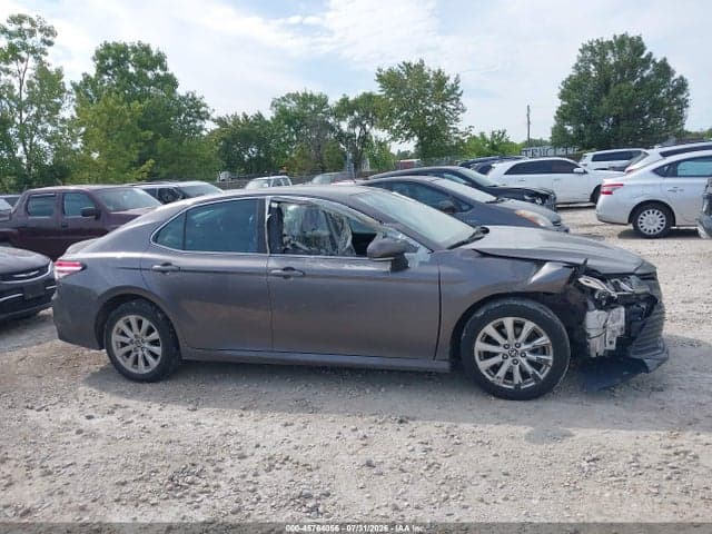 2020 TOYOTA CAMRY LE AWD 13