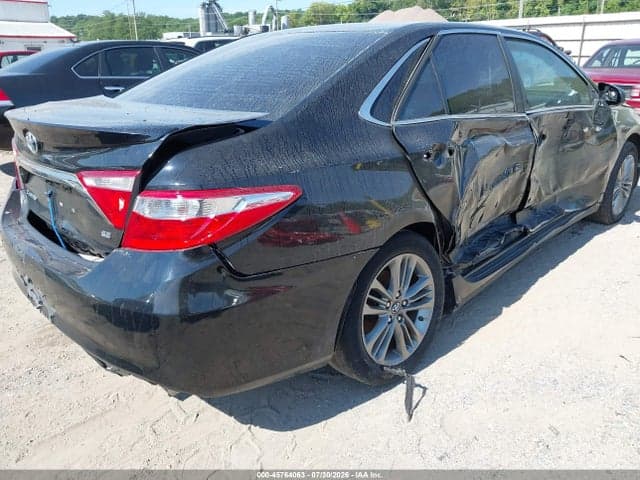 2017 TOYOTA CAMRY SE 4