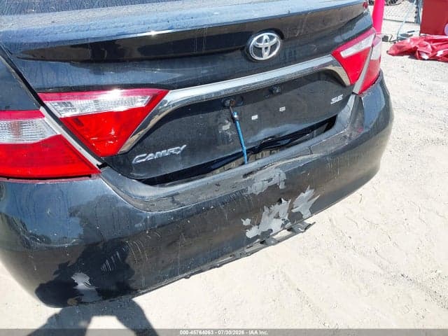 2017 TOYOTA CAMRY SE 6
