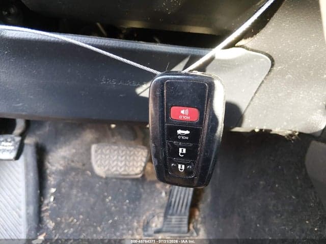 2018 TOYOTA CAMRY SE 11