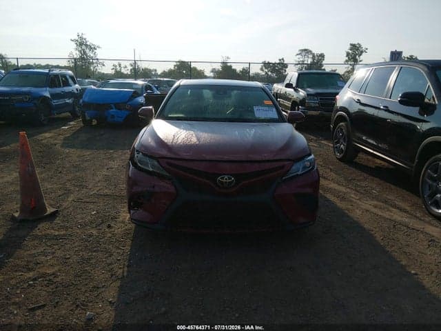 2018 TOYOTA CAMRY SE 12