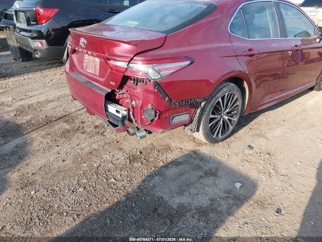 2018 TOYOTA CAMRY SE 17
