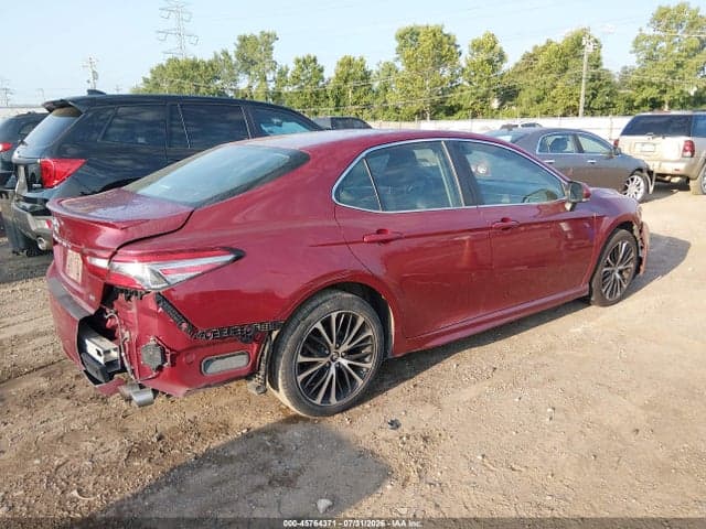 2018 TOYOTA CAMRY SE 4