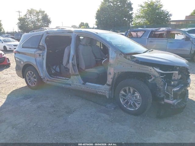 2026 TOYOTA SIENNA LE 1