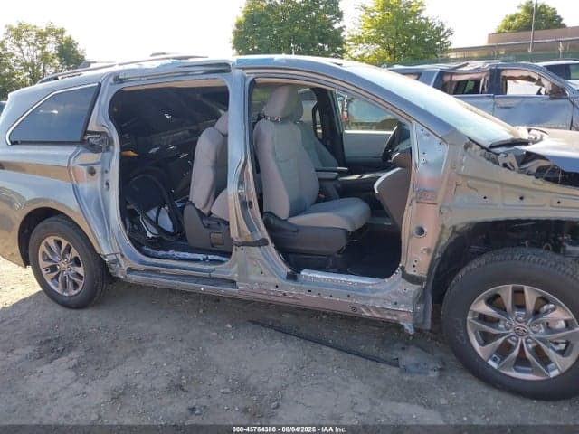 2026 TOYOTA SIENNA LE 17