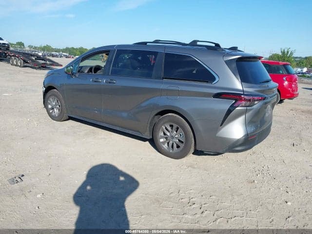 2026 TOYOTA SIENNA LE 3