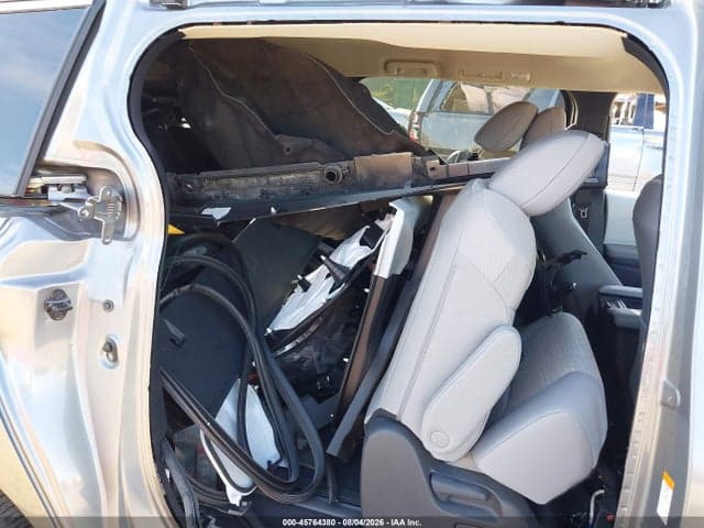 2026 TOYOTA SIENNA LE 8