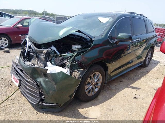 2025 TOYOTA SIENNA XLE 2