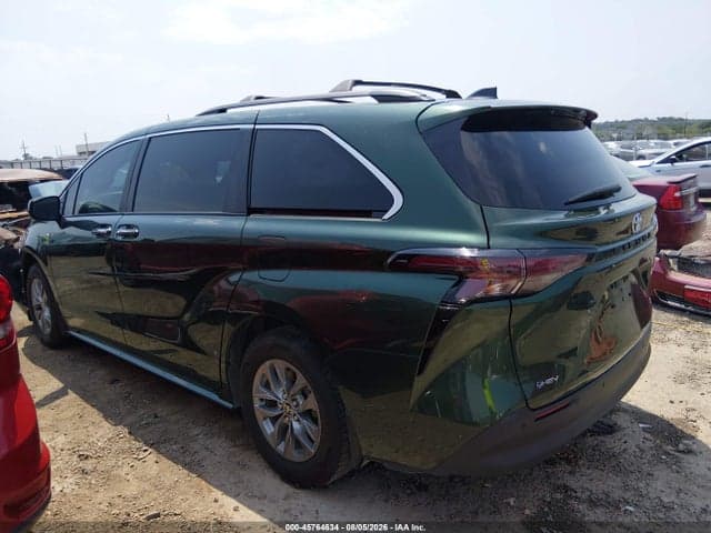 2025 TOYOTA SIENNA XLE 14