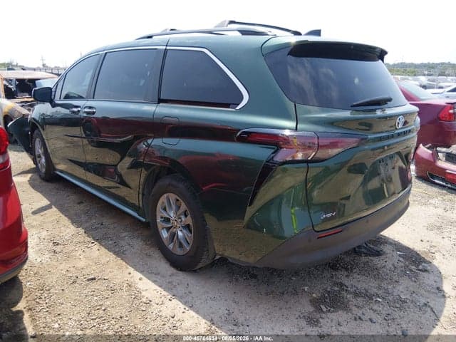 2025 TOYOTA SIENNA XLE 3