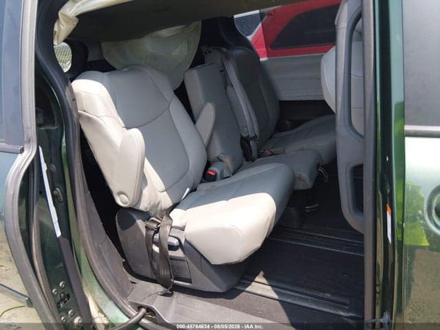 2025 TOYOTA SIENNA XLE 8
