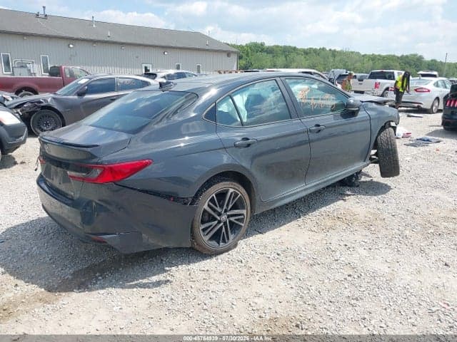 2025 TOYOTA CAMRY XSE 4
