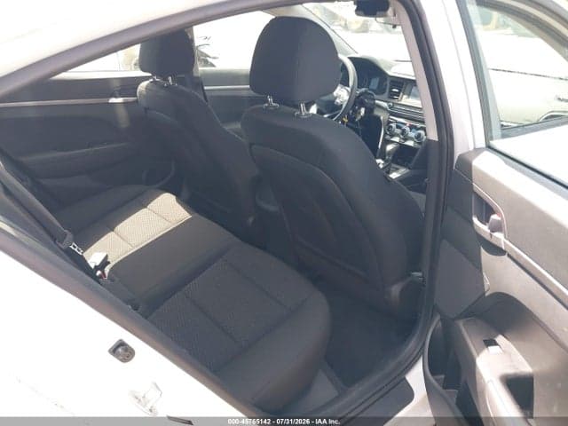 2019 HYUNDAI ELANTRA SE 8