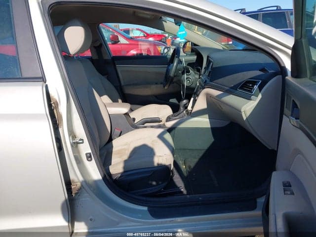 2017 HYUNDAI ELANTRA SE 5