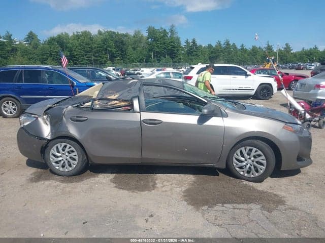 2018 TOYOTA COROLLA LE 13