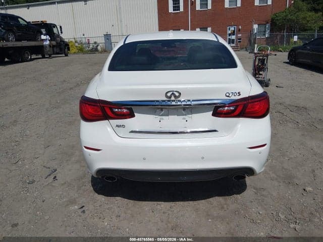 2017 INFINITI Q70 3.7X 16