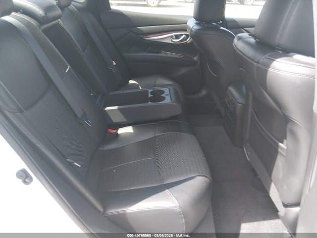 2017 INFINITI Q70 3.7X 8