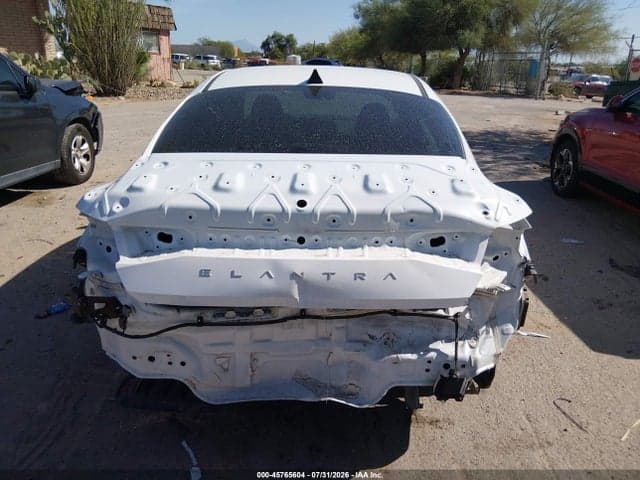 2025 HYUNDAI ELANTRA SE 16