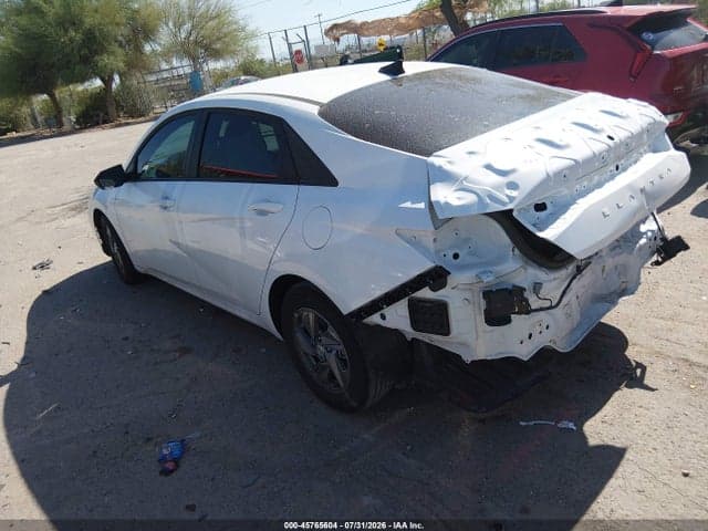 2025 HYUNDAI ELANTRA SE 3