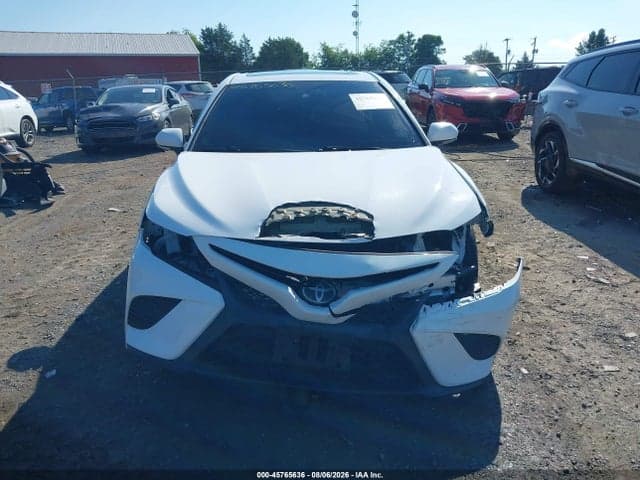 2018 TOYOTA CAMRY SE 12