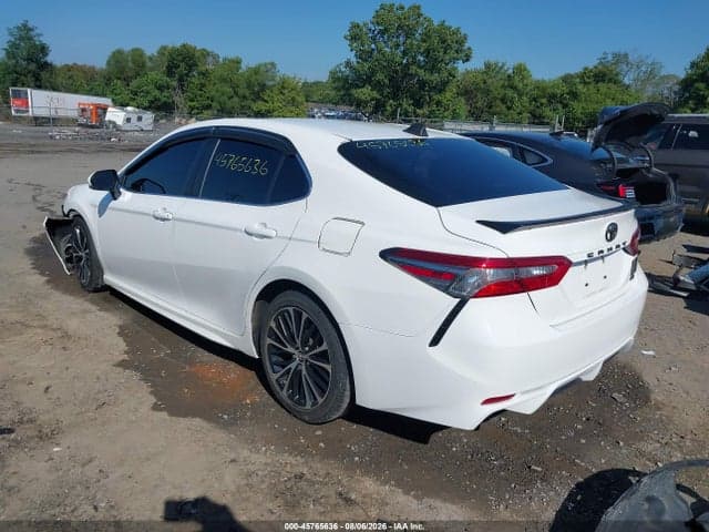 2018 TOYOTA CAMRY SE 3