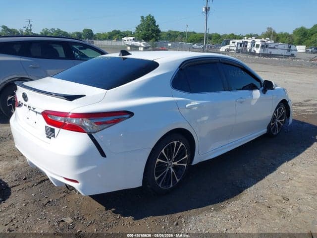 2018 TOYOTA CAMRY SE 4