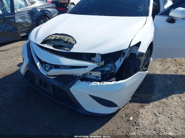 2018 TOYOTA CAMRY SE 6
