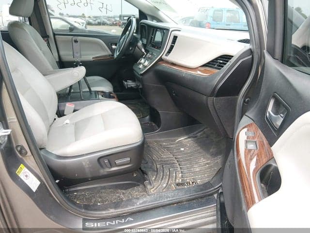 2017 TOYOTA SIENNA LIMITED PREMIUM 7 PASSENGER 5