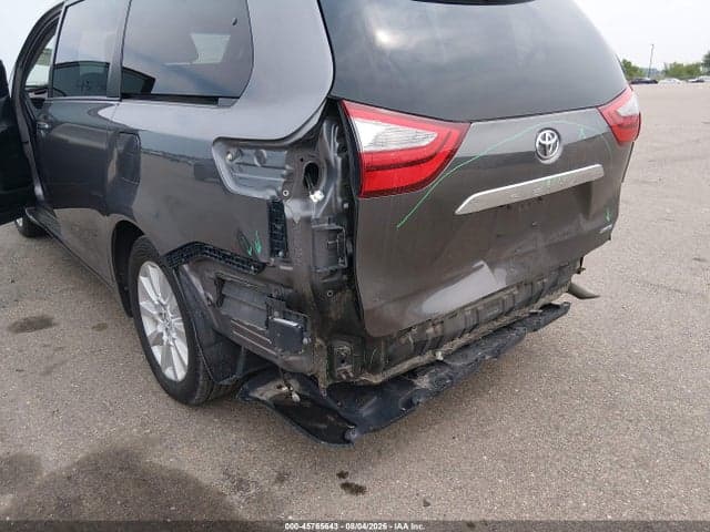 2017 TOYOTA SIENNA LIMITED PREMIUM 7 PASSENGER 6