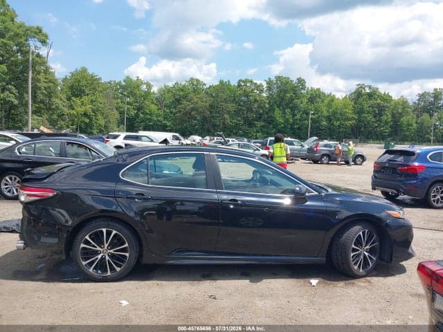 2020 TOYOTA CAMRY SE 14
