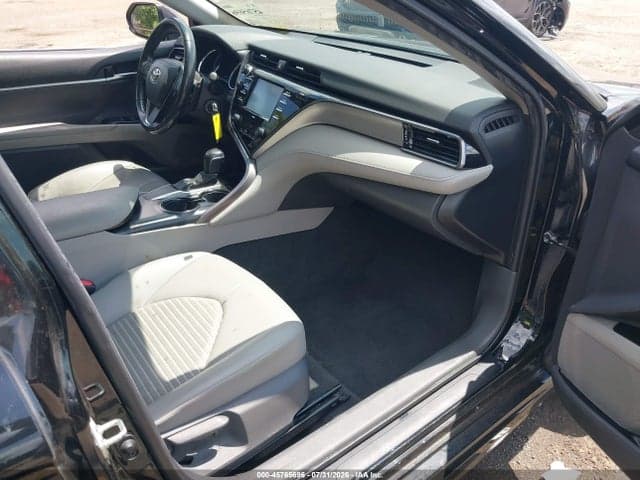 2020 TOYOTA CAMRY SE 5
