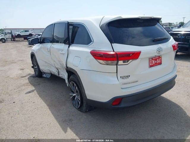 2017 TOYOTA HIGHLANDER LE 3