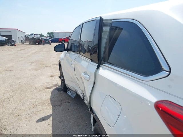 2017 TOYOTA HIGHLANDER LE 6