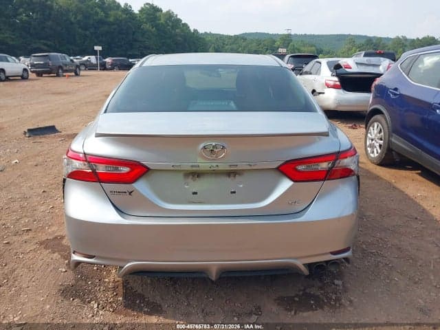2018 TOYOTA CAMRY SE 16