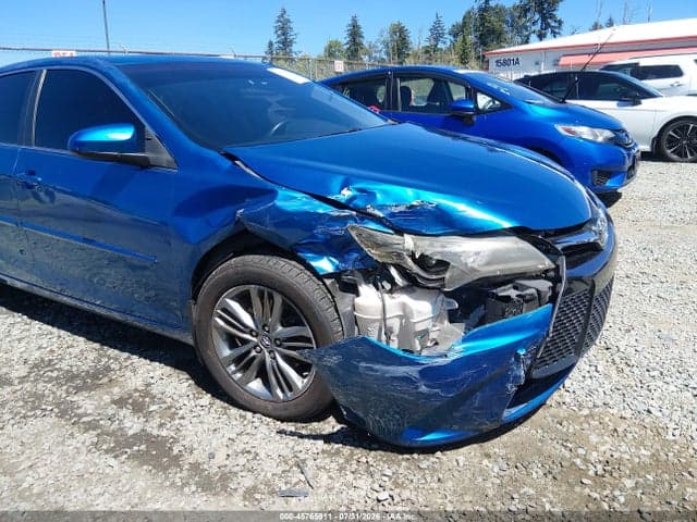2017 TOYOTA CAMRY SE 6