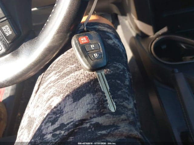 2017 TOYOTA RAV4 XLE 11