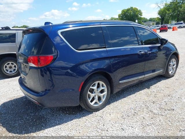 2017 CHRYSLER PACIFICA TOURING-L 4