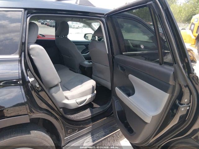 2021 TOYOTA HIGHLANDER LE 8