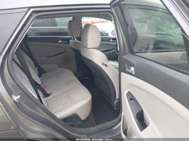 2020 HYUNDAI TUCSON SE 8