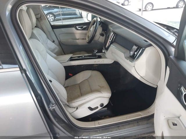 2020 VOLVO XC60 T5 MOMENTUM 5