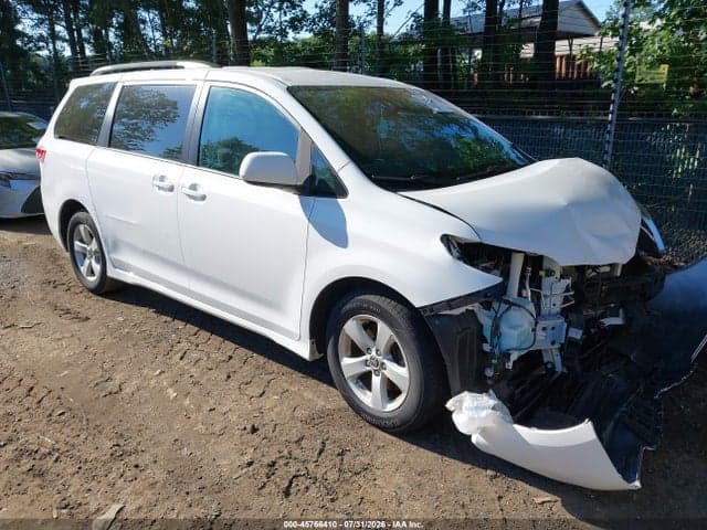 2020 TOYOTA SIENNA LE 1