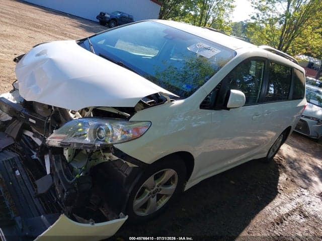 2020 TOYOTA SIENNA LE 2