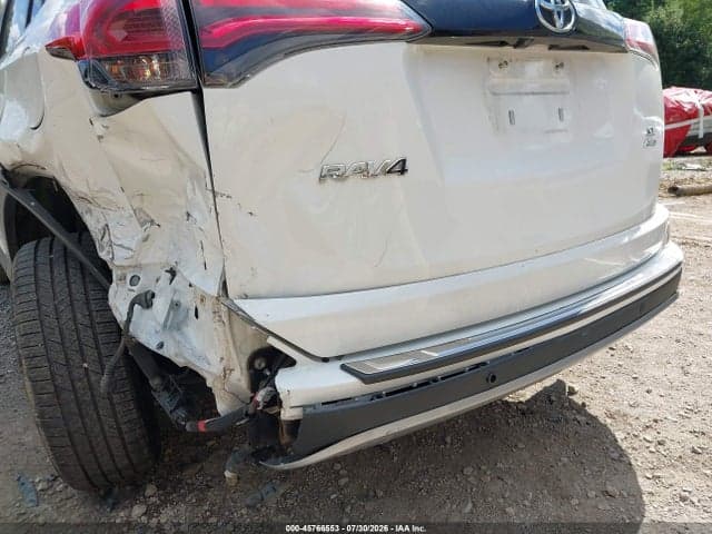 2018 TOYOTA RAV4 SE 6