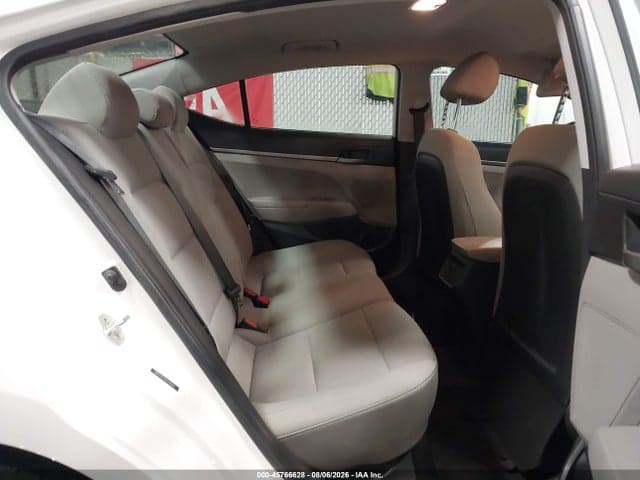 2017 HYUNDAI ELANTRA SE 8