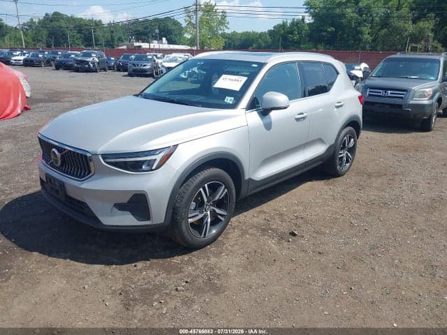2025 VOLVO XC40 B5 CORE BRIGHT THEME 2