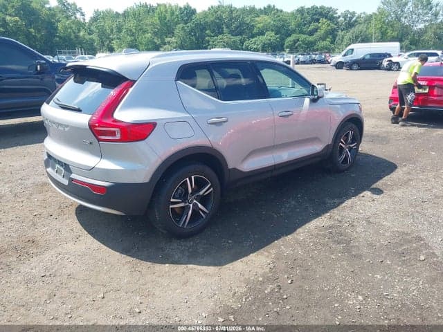 2025 VOLVO XC40 B5 CORE BRIGHT THEME 4