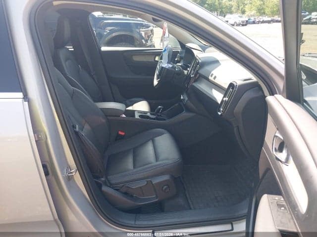 2025 VOLVO XC40 B5 CORE BRIGHT THEME 5